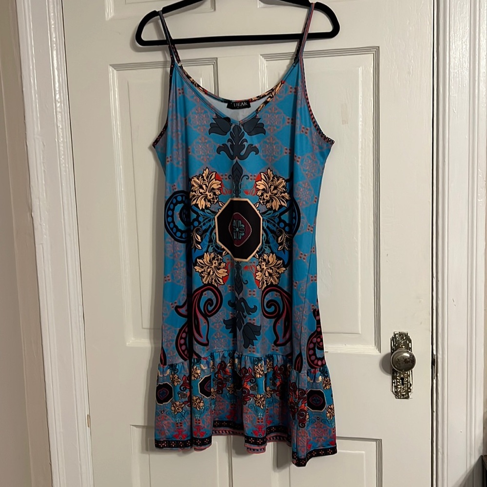 UDear Spaghetti Strap Dress, beautiful graphic print. EUC